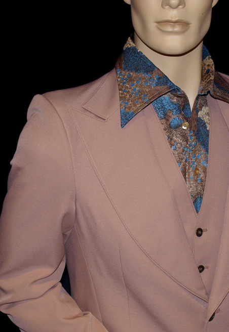 70s fashion wide lapel suit